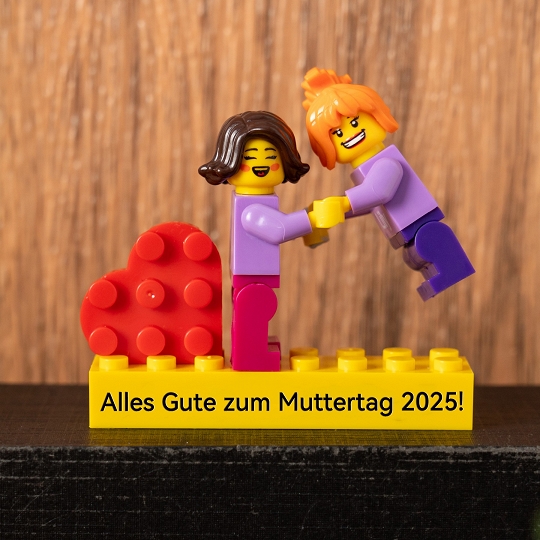 Individuelle Minifiguren mit Stein für die Familie mit Box – Alles Gute zum Muttertag 2025!