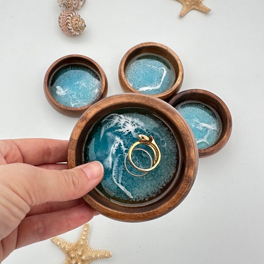 Ocean Wave Ring Dish – Coastal Ceramic Jewelry Tray with Blue Water Design