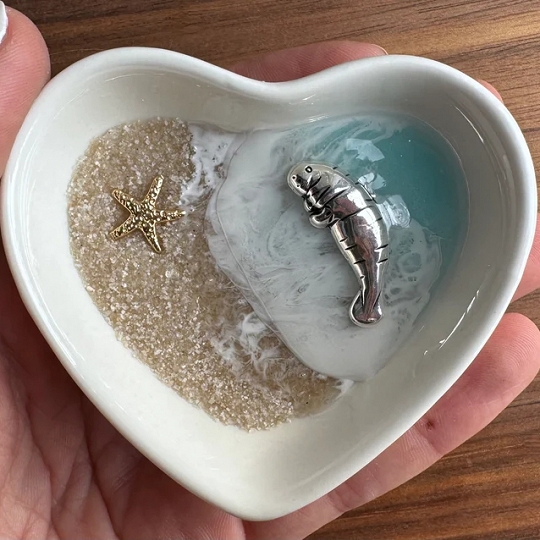Manta Ray Ring Dish – Personalized Beach Jewelry Holder with Real Sand & Shells