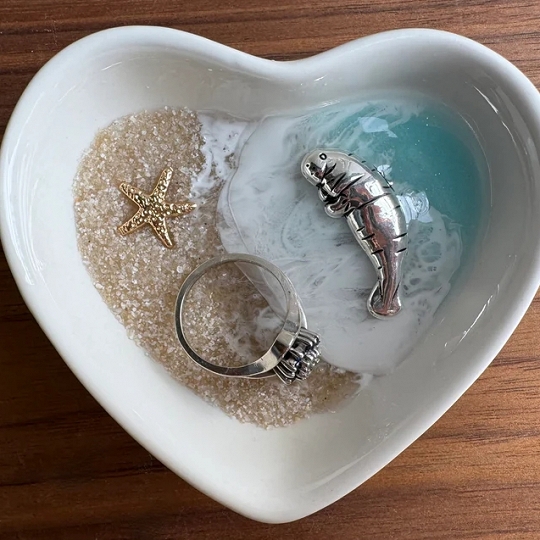 Manta Ray Ring Dish – Personalized Beach Jewelry Holder with Real Sand & Shells