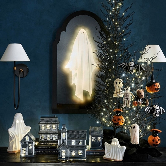 2025 Halloween Hologram Ghost Mirror – Spooky Indoor Decor for Bedroom or Party