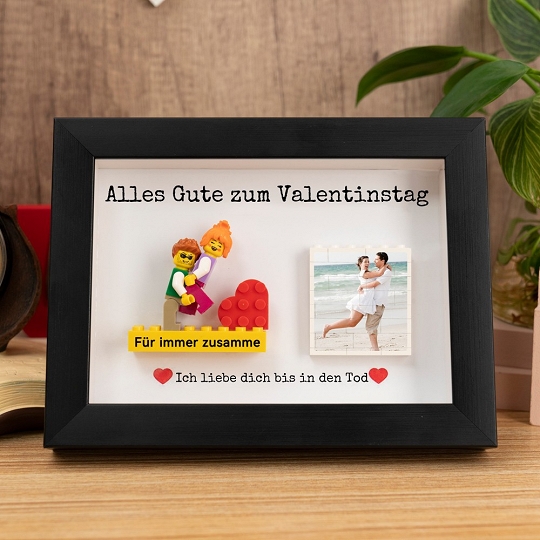 Paarfiguren im Mini-Stil mit Rahmen – Liebe sichtbar gemacht