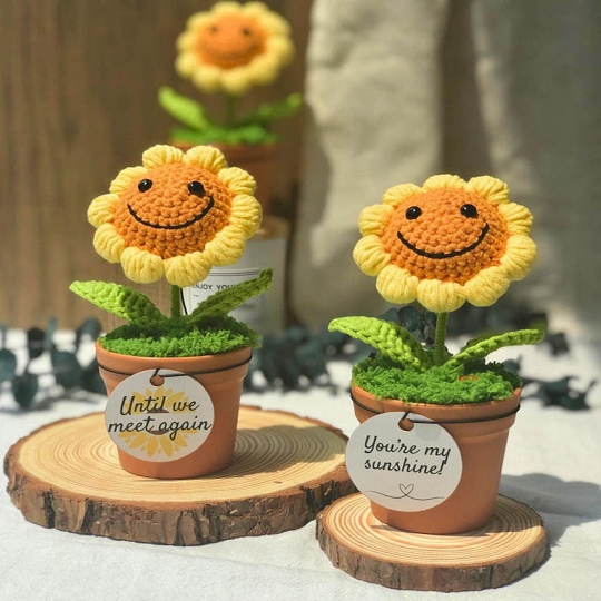 Crochet Sunflower Personalized Knitted Smiley Flower Light Handmade Home Decor