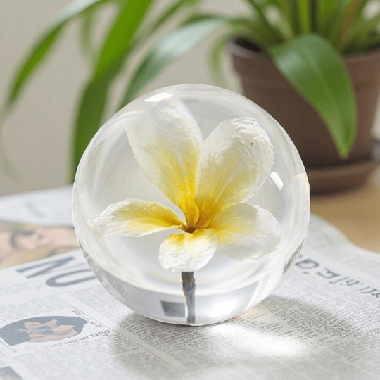 Forever Flower Resin Lamp – Mom Gift Idea