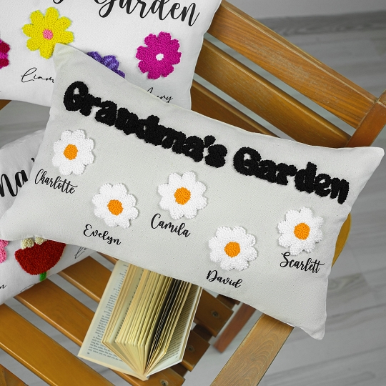 Benutzerdefiniertes Nadelkissen Oma’s Garten – Personalisiertes Kissen mit Name & Birth Flower Geschenkidee