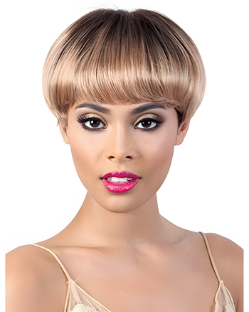 Chic Short Bob Wig with Bangs in Caramel Blonde