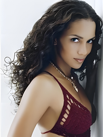 Halle Hairstyle Perfect Wavy Remy Hair Lace Front Wig