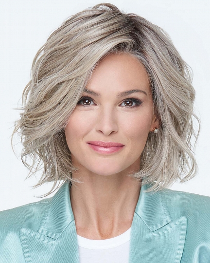 Silver Short Wavy Synthetic Wig – Natural-Looking Heat-Resistant Hair for Women