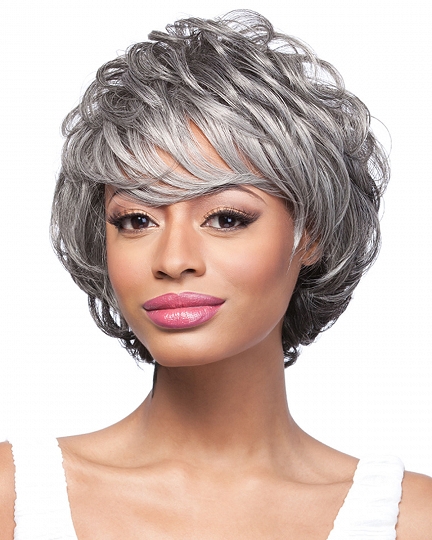 Capless Silver Gray Short Synthetic Wig for Black Women – Layered Fluffy Curls with Side Bangs