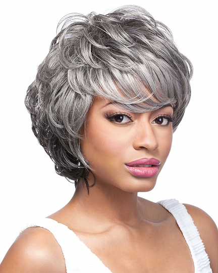 Capless Silver Gray Short Synthetic Wig for Black Women – Layered Fluffy Curls with Side Bangs