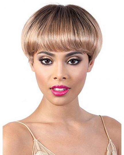 Chic Short Bob Wig with Bangs in Caramel Blonde