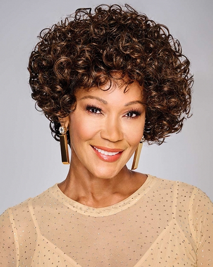 Short Curly Wig with Natural Volume – Fluffy Afro Style for Elegant Daily Looks
