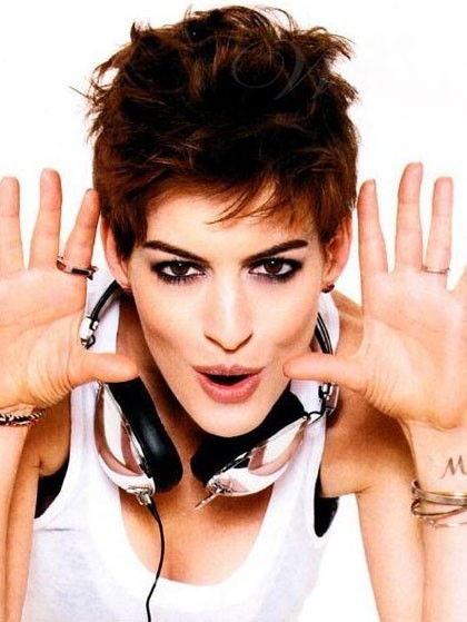 Anne Hathaway Short Lace Front Wavy Celebrity Wig