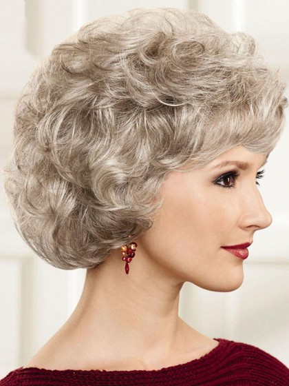 Short Gray Wig With Soft Waves