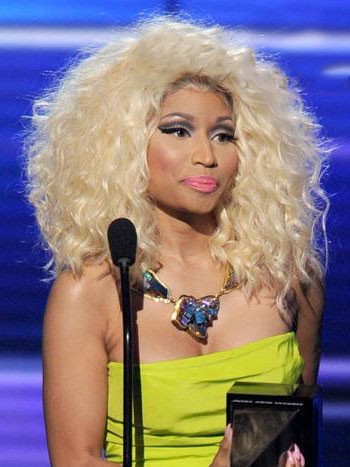 Nicki Minaj Mittle Wellige Handgebundene Flockig Styling Perücke
