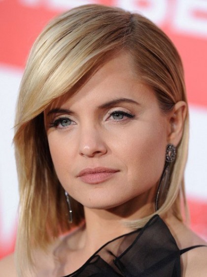 Mena Suvari Mittle Gerade Elegante Synthetische Perücke