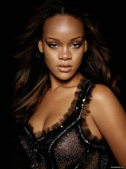 Sagenhaft Wellige Rihanna Styling Handgebundene Perücke